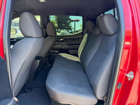 Used 2017 Toyota Tacoma TRD Sport w/ Tow Package (A/T) AWD/4WD image 11