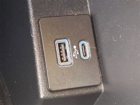 Used 2024 Ford Edge SEL image 23