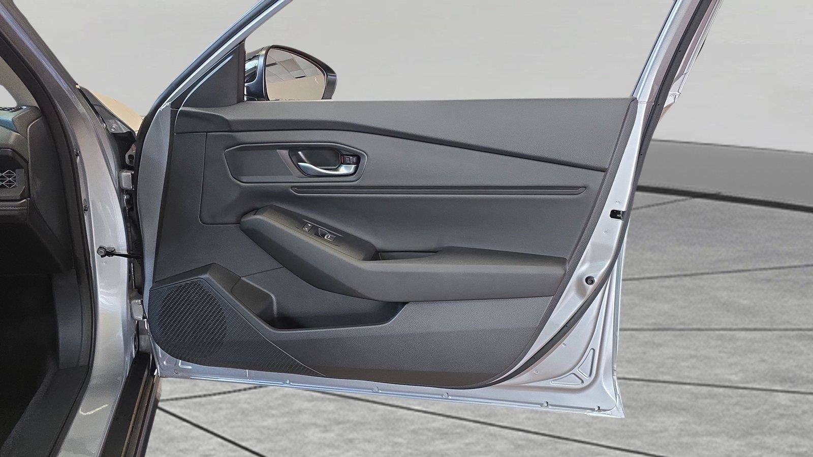 Used 2025 Honda Accord SE image 15