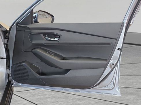 Used 2025 Honda Accord SE image 15