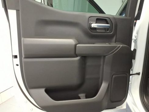 Used 2025 Chevrolet Silverado 1500 Custom Trail Boss AWD/4WD image 18