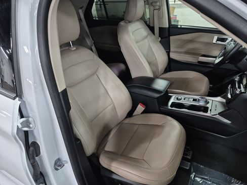Used 2023 Ford Explorer Limited AWD/4WD image 28