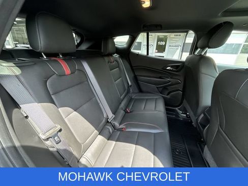 Used 2025 Chevrolet Trax RS w/ Sunroof Package FWD image 27