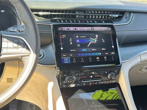 Certified 2023 Jeep Grand Cherokee Limited w/ Trailer Tow Prep Group (B) image 27