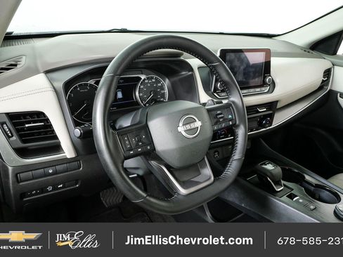 Used 2025 Nissan Rogue SV AWD/4WD image 4