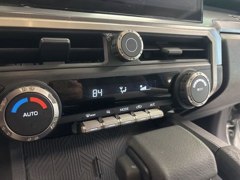 Used 2025 Toyota Tacoma TRD Off-Road image 18