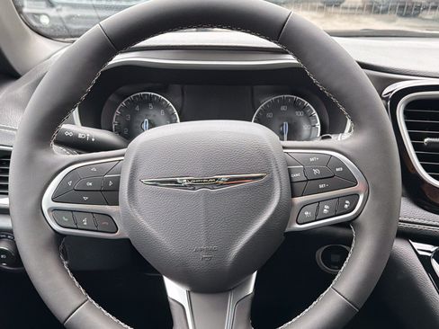 New 2026 Chrysler Pacifica Select AWD/4WD image 13