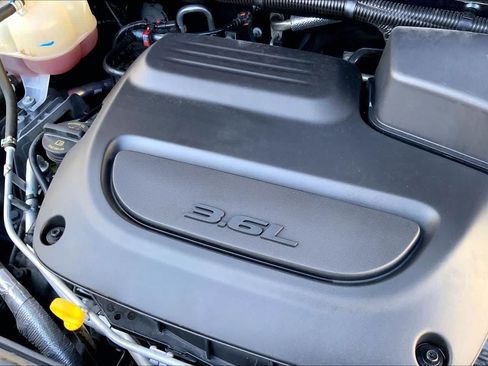 Used 2025 Chrysler Pacifica Limited FWD image 33