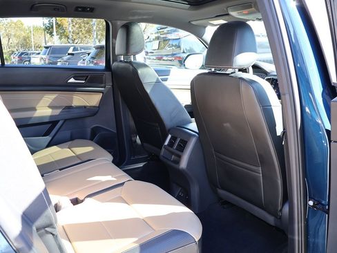 Used 2022 Volkswagen Atlas Cross Sport SE w/ Panoramic Sunroof Package image 35
