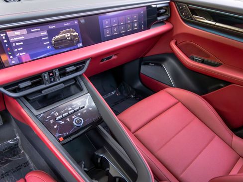 New 2026 Porsche Macan 4 Electric AWD/4WD image 44