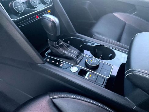 Certified 2022 Volkswagen Atlas Cross Sport SE image 21