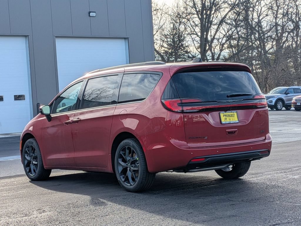New 2026 Chrysler Pacifica Select w/ S Appearance Package AWD/4WD image 5
