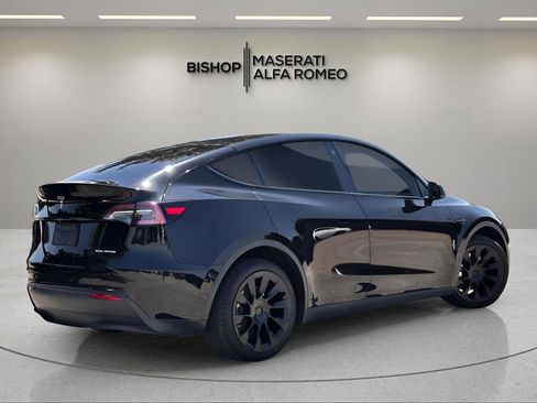 Used 2022 Tesla Model Y Long Range AWD/4WD image 5