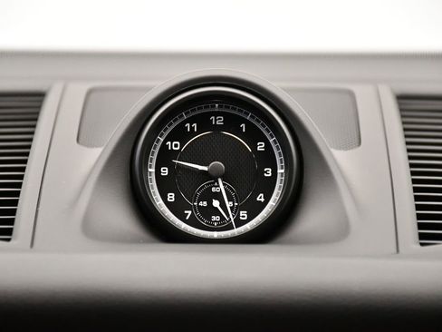 Used 2025 Porsche Macan image 26