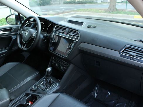 Used 2021 Volkswagen Tiguan SE image 34