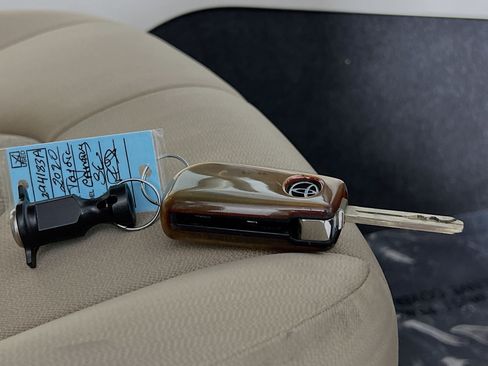 Used 2020 Toyota Camry LE image 36