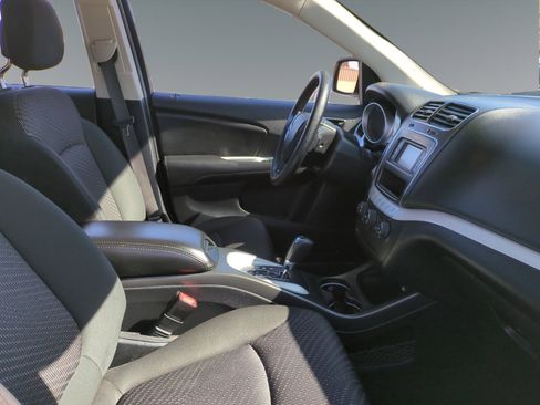 Used 2020 Dodge Journey SE image 15