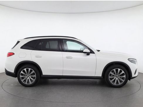 Used 2024 Mercedes-Benz GLC 300 4MATIC image 11