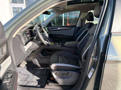 Used 2024 Volkswagen Atlas Peak Edition SEL image 11