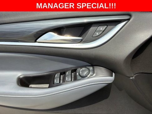 Used 2019 Buick Enclave Essence FWD image 18
