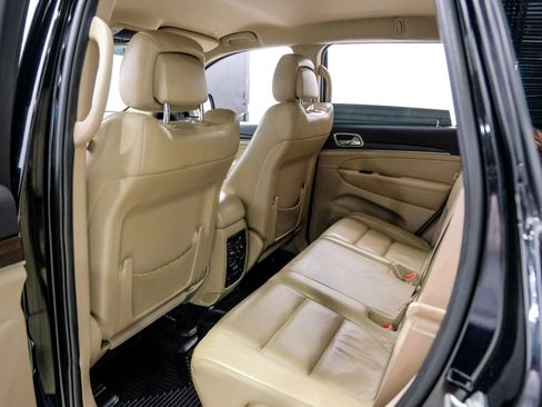 Used 2017 Jeep Grand Cherokee Limited image 37