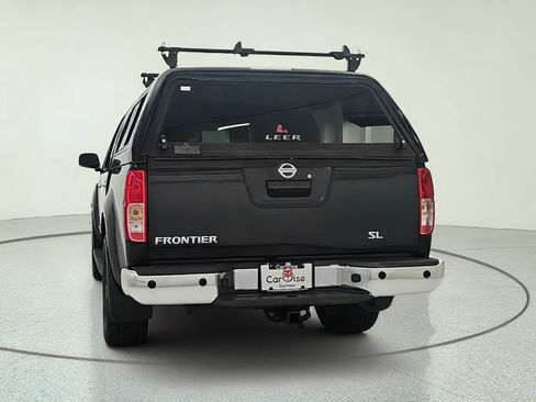 Used 2015 Nissan Frontier SL w/ Moonroof Package AWD/4WD image 5