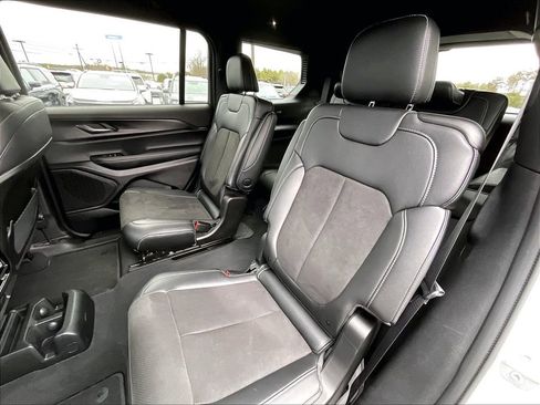 Used 2025 Jeep Grand Cherokee L Altitude image 14