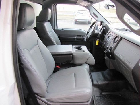 Used 2015 Ford F550 2WD Regular Cab Super Duty image 9