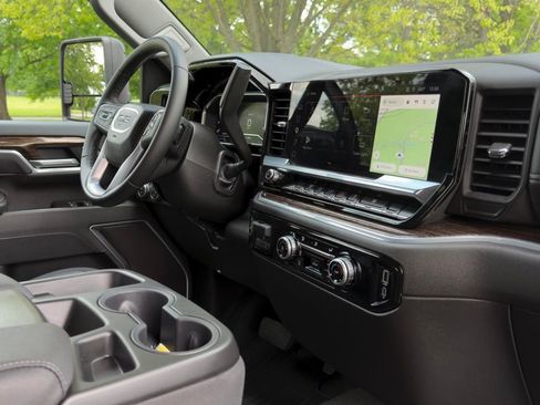 Used 2025 GMC Sierra 2500 SLE AWD/4WD image 23