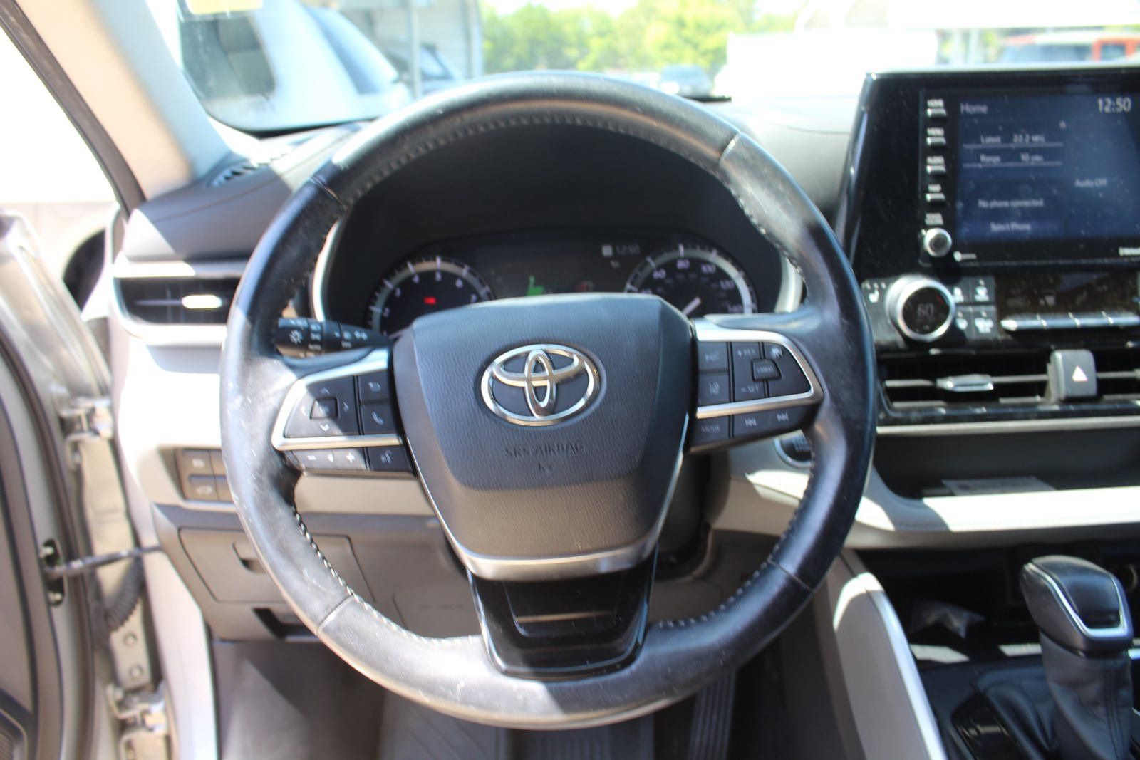 Used 2020 Toyota Highlander XLE AWD/4WD image 13