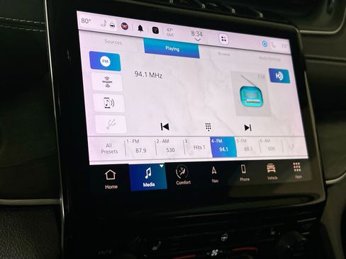 Used 2023 Jeep Grand Cherokee Limited w/ Black Appearance Package image 15