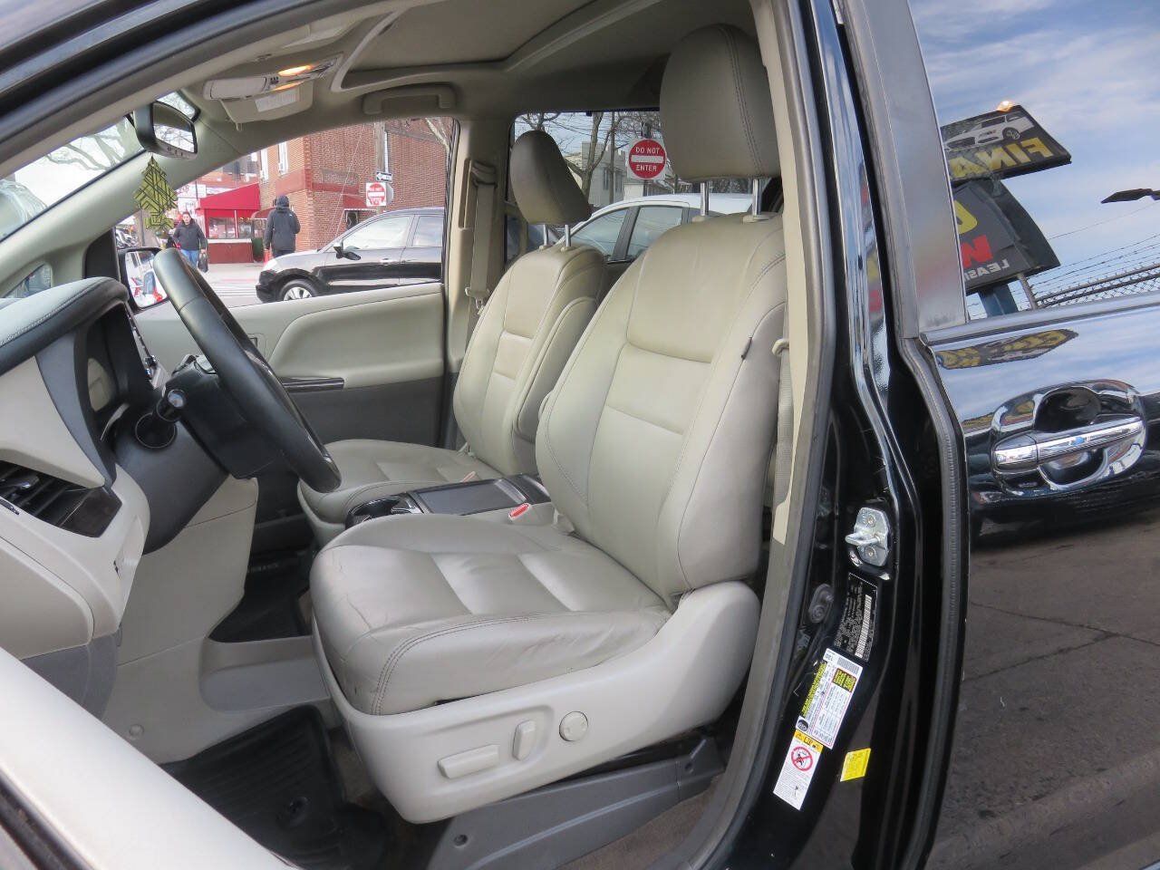 Used 2019 Toyota Sienna XLE FWD image 10