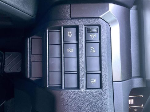 Used 2025 Toyota 4Runner SR5 AWD/4WD image 33