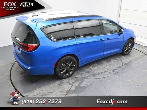 New 2026 Chrysler Pacifica Select w/ S Appearance Package image 29