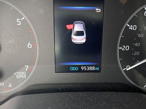 Used 2024 Toyota Corolla LE image 5