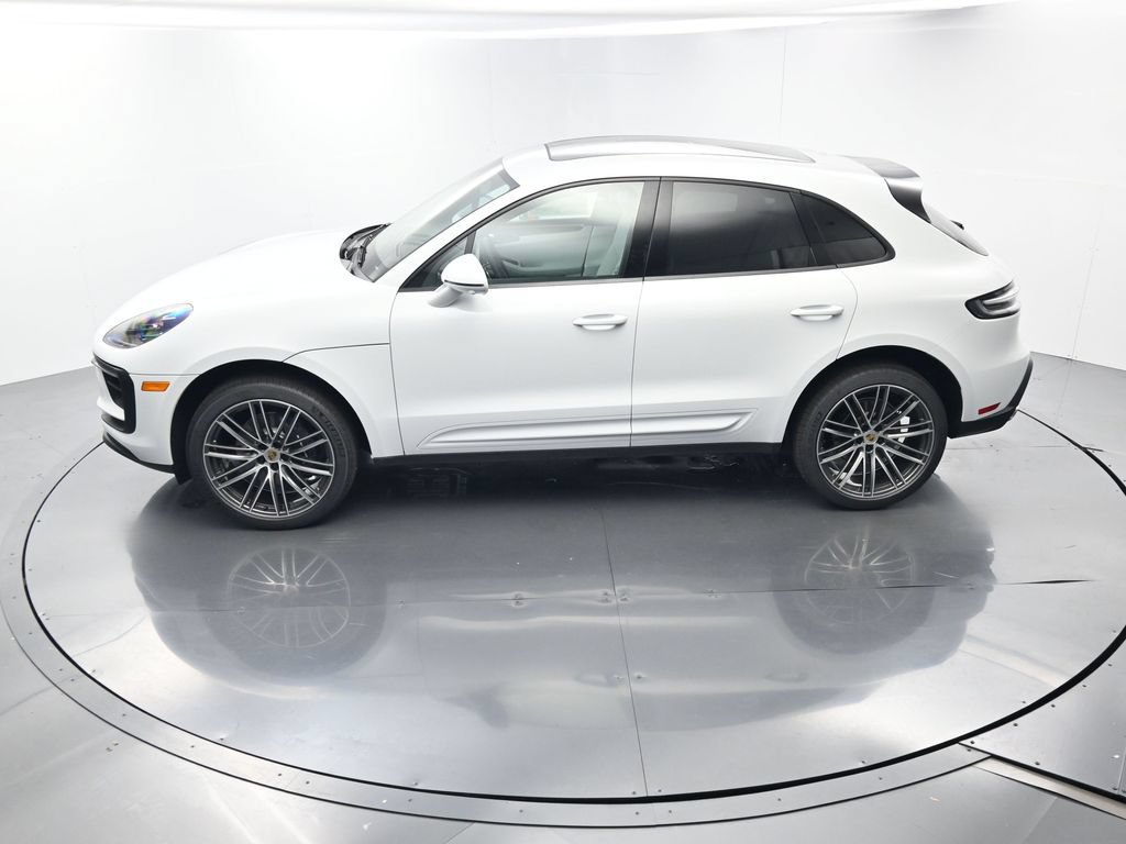 Certified 2026 Porsche Macan AWD/4WD image 35