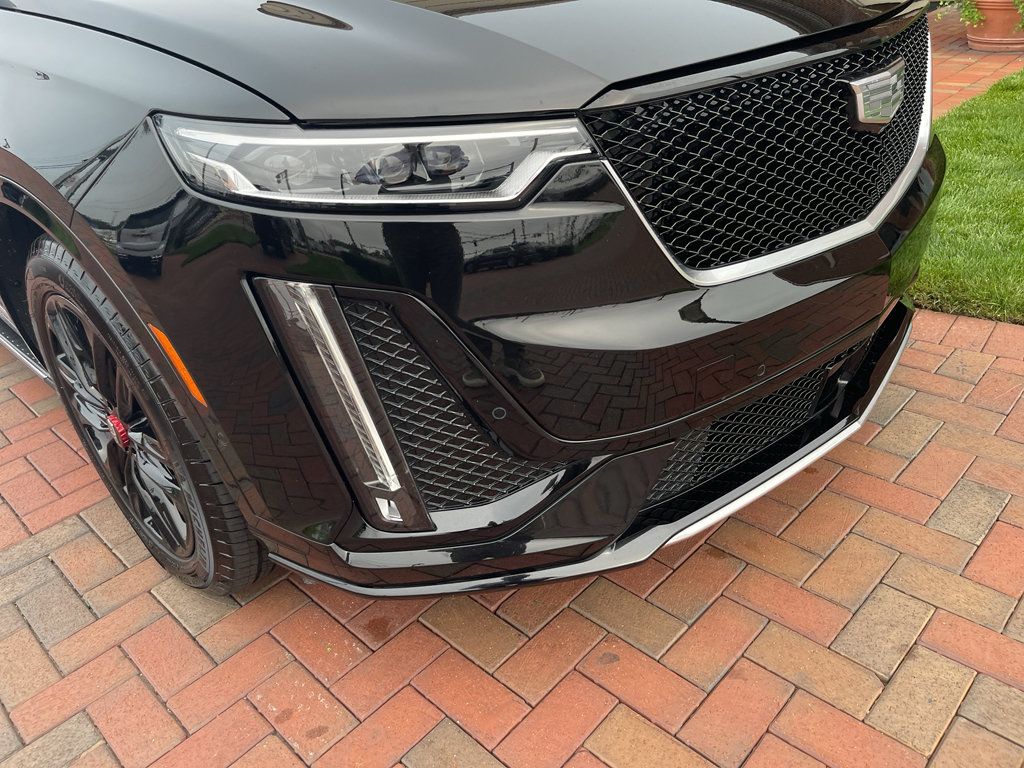 Used 2025 Cadillac XT6 Sport w/ Platinum Package AWD/4WD image 4