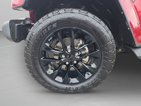 Used 2021 Jeep Wrangler Unlimited Sahara w/ Cold Weather Group image 9