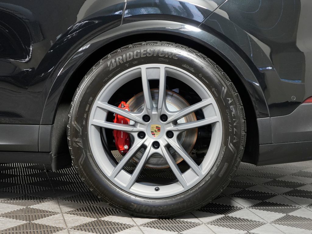 Certified 2024 Porsche Cayenne S AWD/4WD image 14