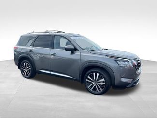 Used 2025 Nissan Pathfinder Platinum w/ Cargo Package FWD video 2