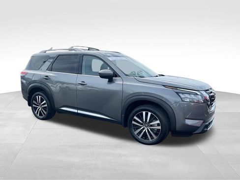 Used 2025 Nissan Pathfinder Platinum w/ Cargo Package FWD image 2