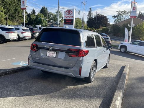 Used 2025 Honda Odyssey Touring image 5