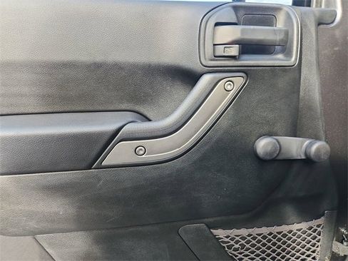 Used 2017 Jeep Wrangler Sport w/ Connectivity Group image 18