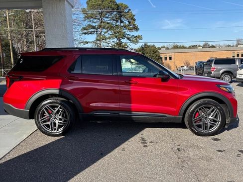 Used 2025 Ford Explorer ST image 20