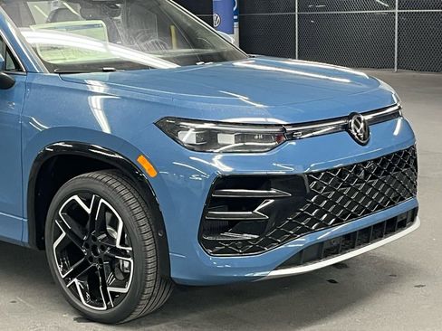 New 2026 Volkswagen Tiguan SEL R-Line AWD/4WD image 44