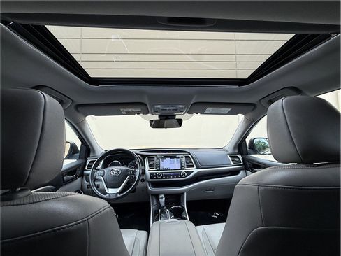 Used 2018 Toyota Highlander Limited AWD/4WD image 21