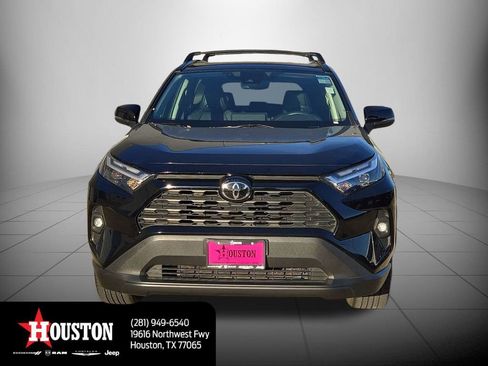 Used 2022 Toyota RAV4 XLE Premium image 9