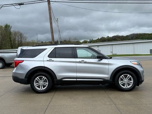Used 2020 Ford Explorer XLT w/ Comfort Package AWD/4WD image 18