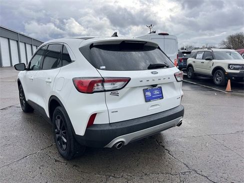 Used 2020 Ford Escape SE image 5