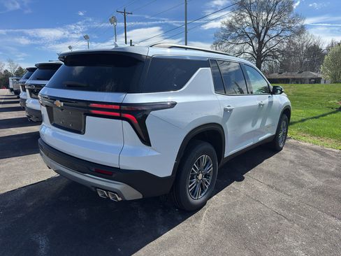 New 2026 Chevrolet Traverse LT image 4